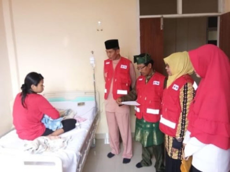 PMI Inhil Salurkan Bantuan Kepada Bayi Penderita Infeksi Paru-paru
