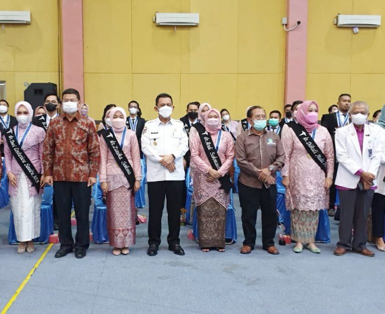 Ansar Ahmad Hadari Acara Pengucapan Sumpah Dokter UNIBA
