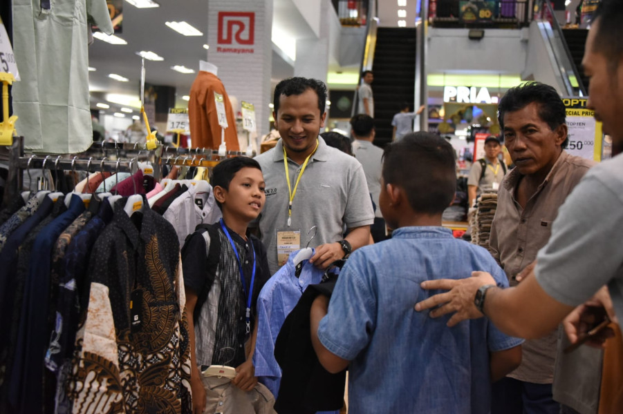 Perwira PT KPI RU Dumai Ajak Anak Yatim Piatu dan Dhuafa Berbelanja Baju Lebaran Dalam Program Sebaran 2.0