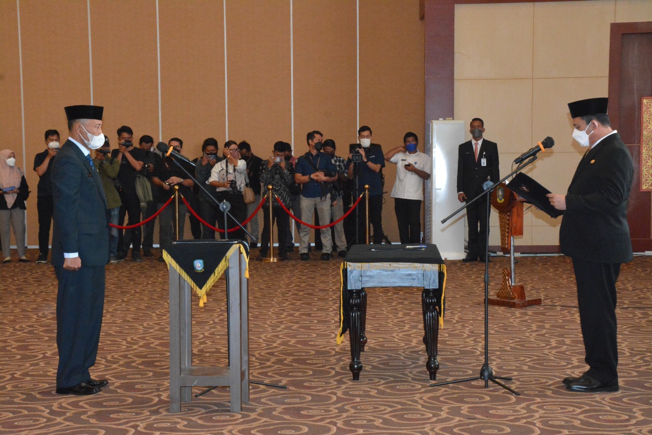 Gubernur Ansar Lantik Adi Prihantara Jadi Sekdaprov Kepri