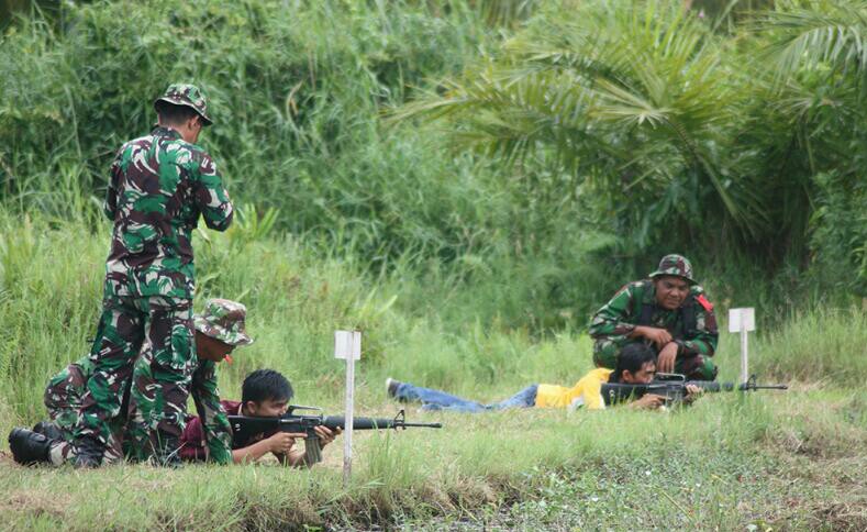 Kodim 0314 Inhil Ajari Sejumlah Wartawan Menembak