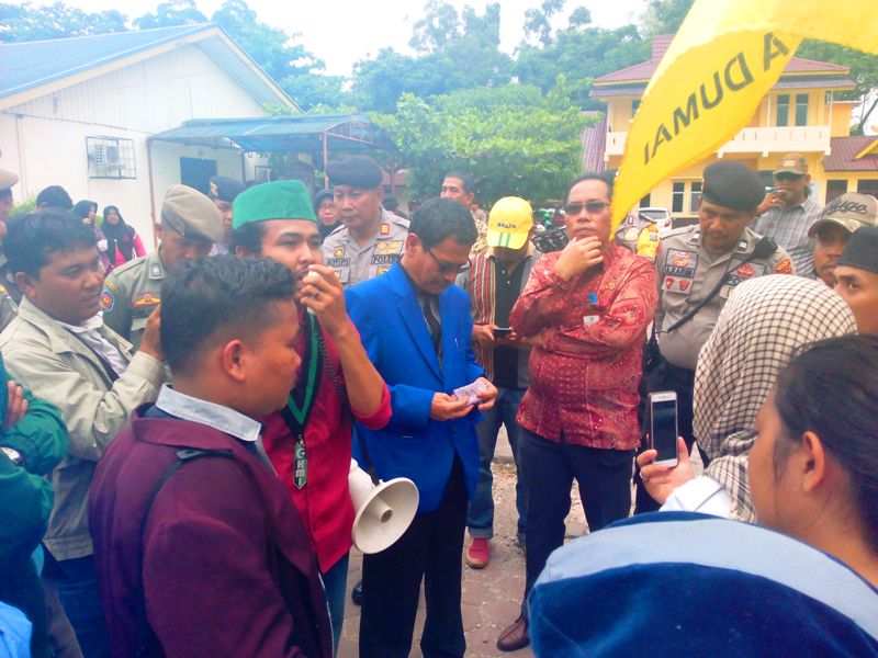 Protes Kelangkaan Gas Bersubsidi, Mahasiswa Demo Kantor Disperindag Dumai