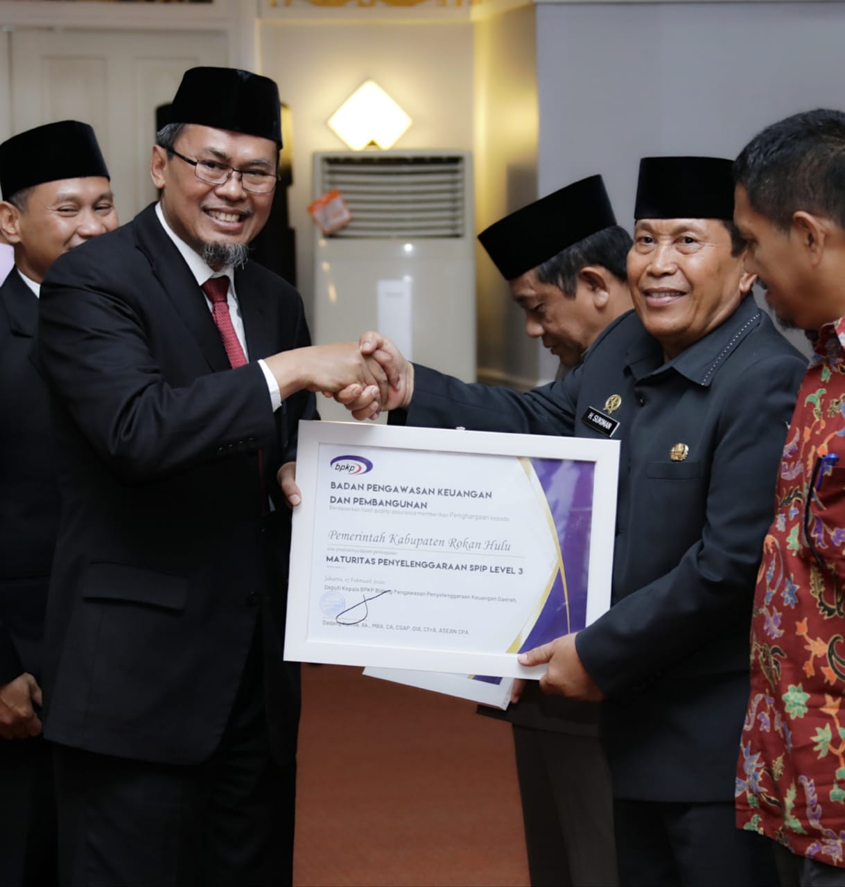 Bupati Sukiman Terima Penghargaan Maturitas SPIP dari BPKP RI