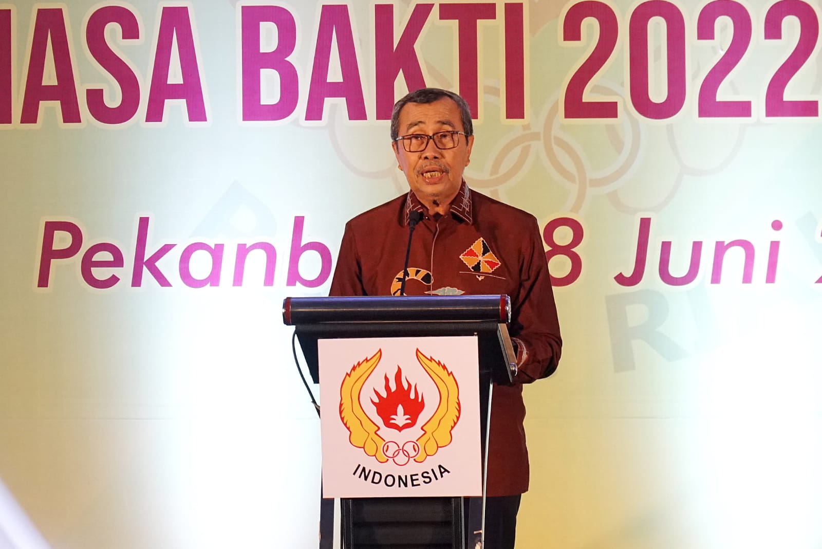 Hadiri Pengukuhan Pengurus KONI Riau, Gubri Ucapkan Selamat
