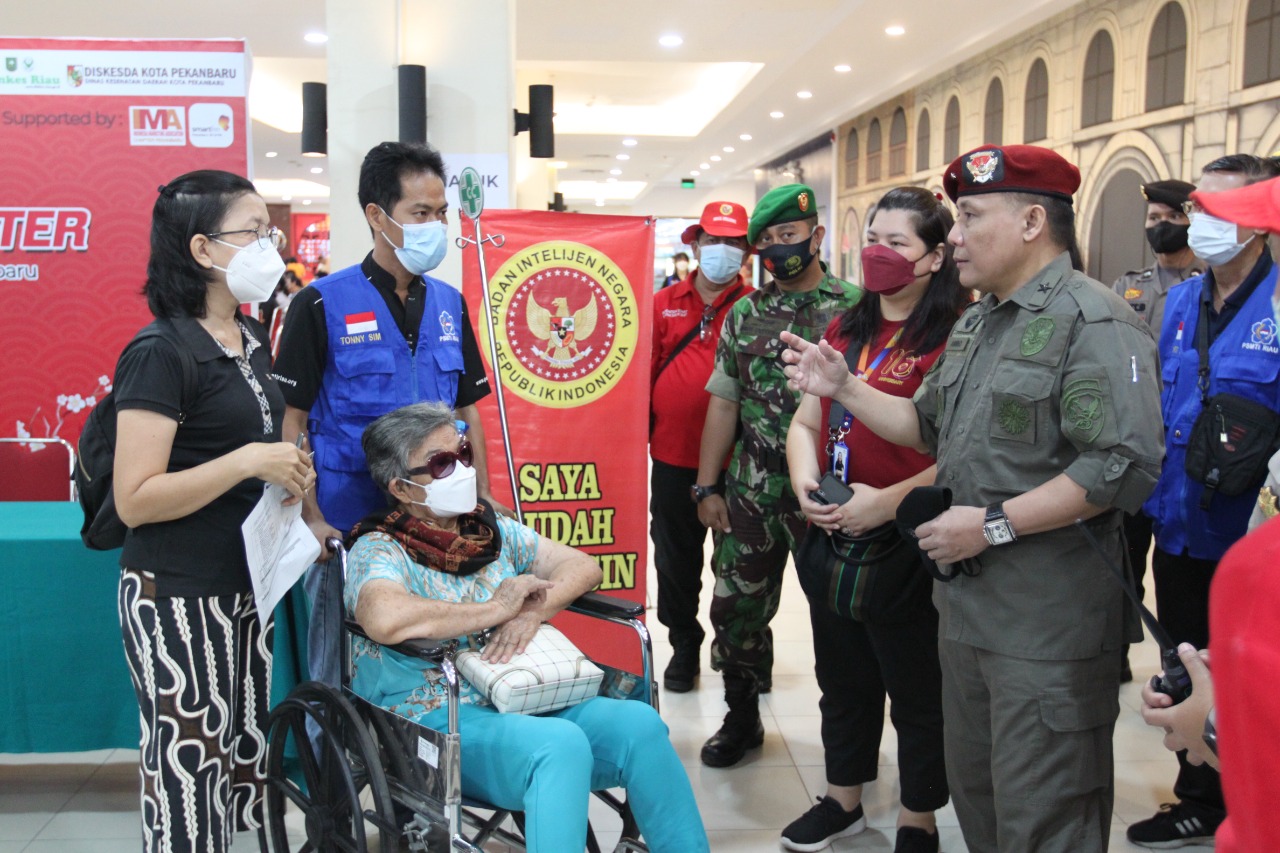 Manfaatkan Akhir Pekan, BINDA Riau Gelar Vaksinasi Di Mal Pekanbaru
