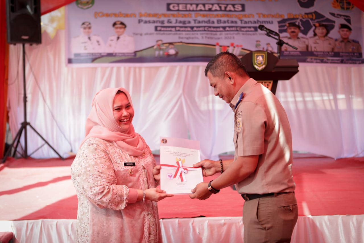 Canangkan Germapatas PTSL, Bupati Kasmarni Ingatkan Urus Tanah Sendiri