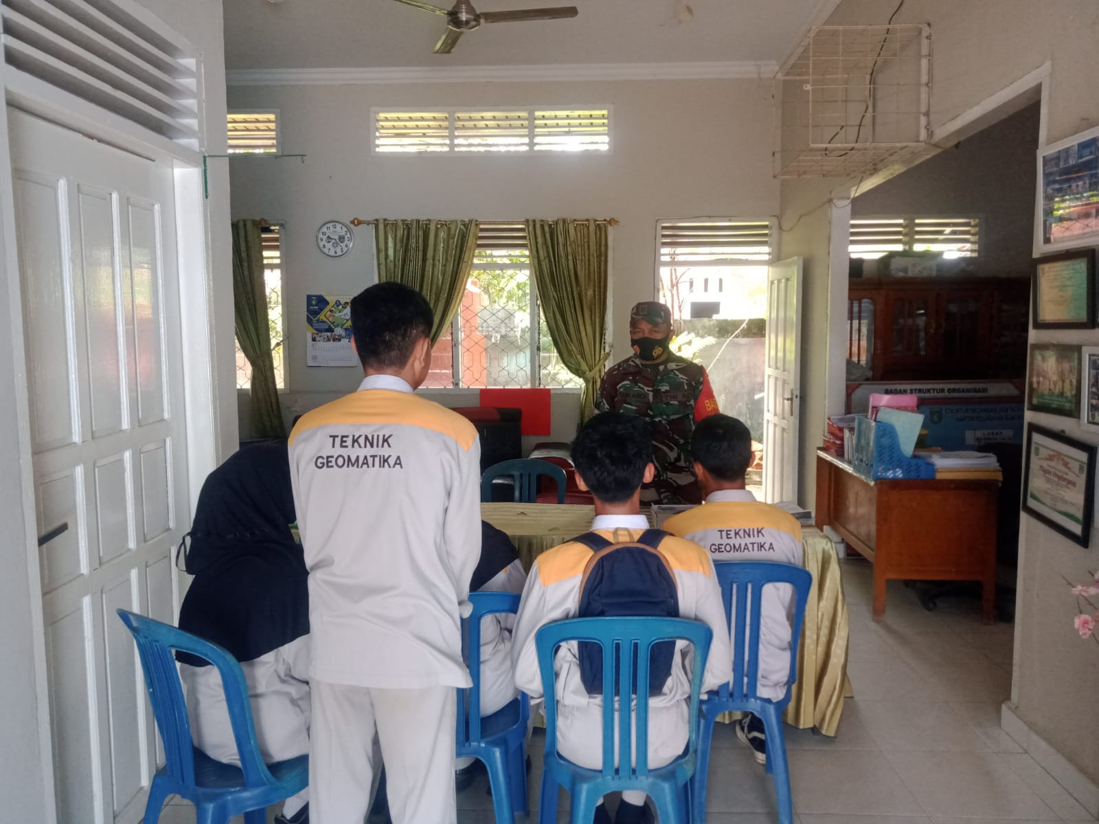 Serma Sukardi Bekali Siswa SMKN 2 Dumai Dengan Wawasan Kebangsaan