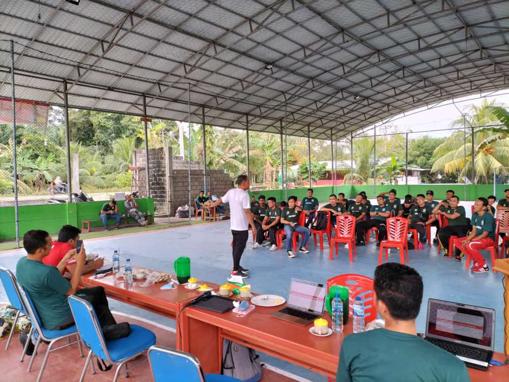 Majukan Sepakbola Rupat, Coach Blitz Tarigan Dihadirkan