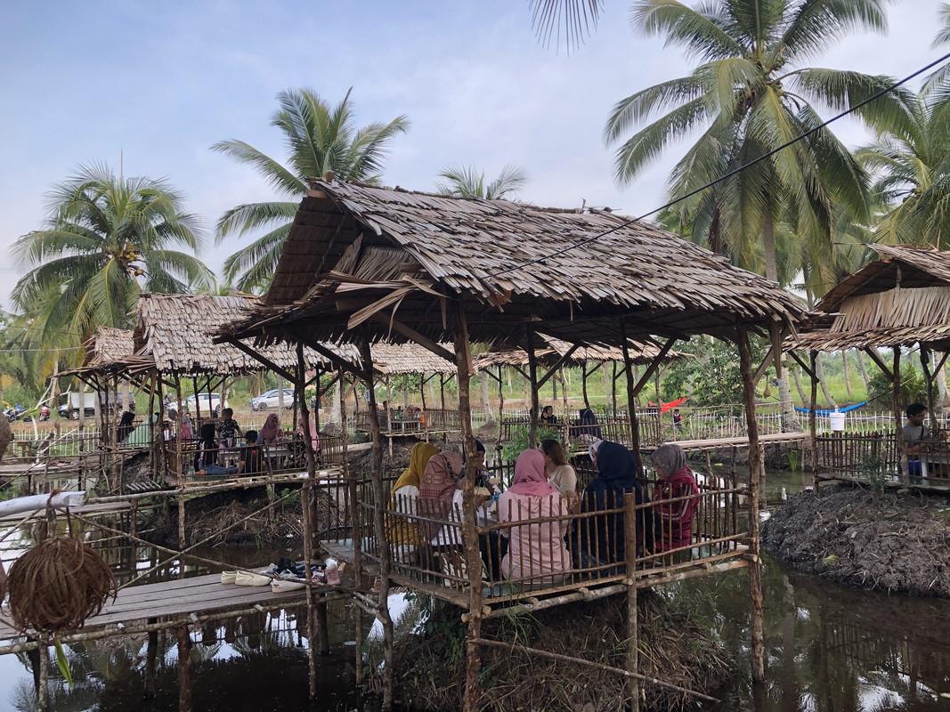 Bosan dengan Hiruk Pikuk Perkotaan? Yuk Bersantai di Cafe Pondok Ladang