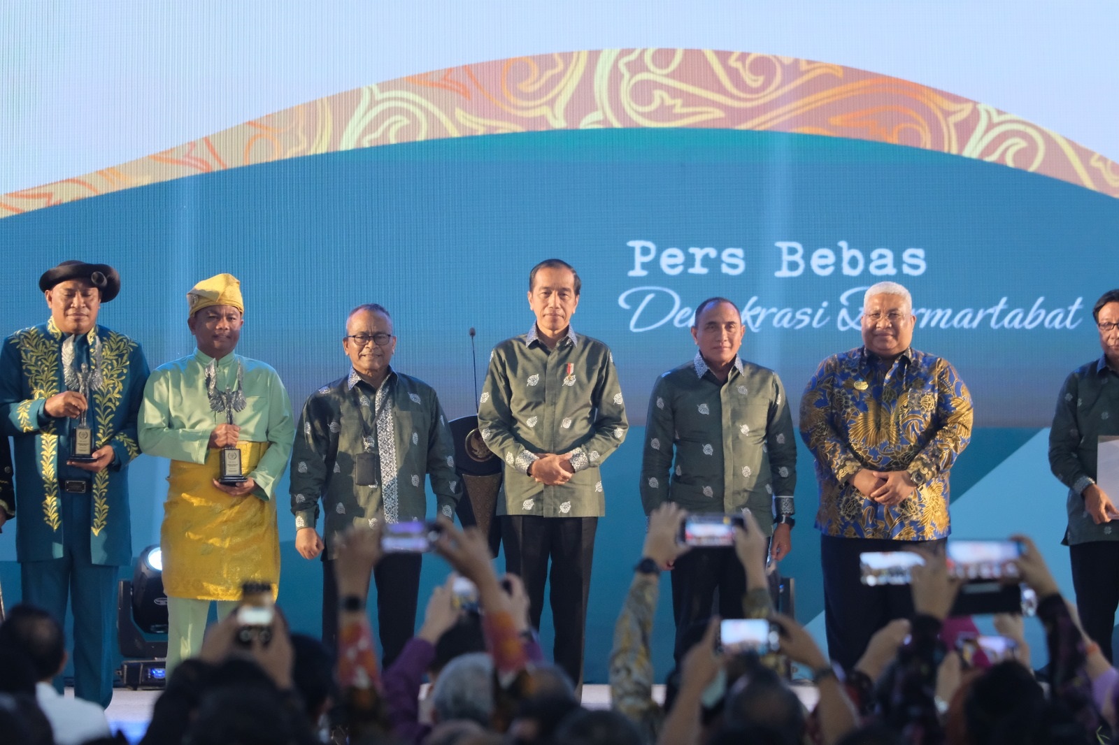 Presiden Jokowi : Masyarakat Kita Dibanjiri Berita Medsos