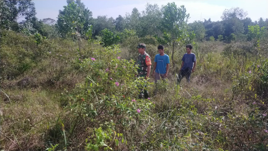 Sertu Jumat Desmanto Laksanakan Patroli Cegah Karhutla