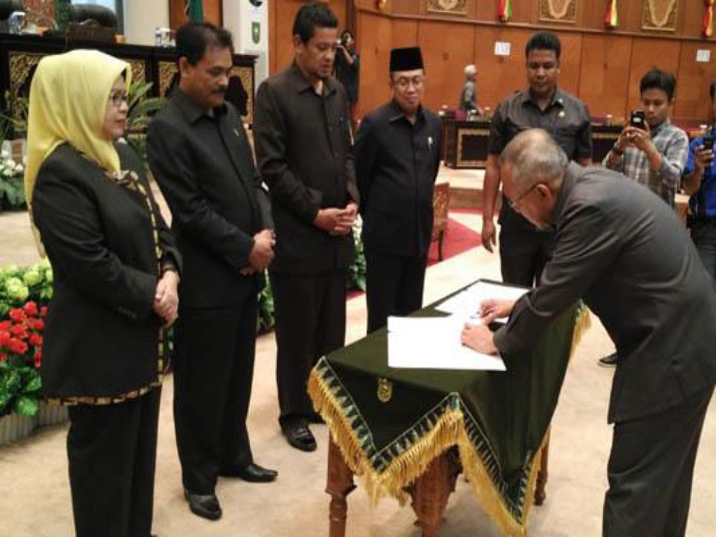 DPRD Riau Sahkan, APBD Riau 2017 Rp10.4 Triliun