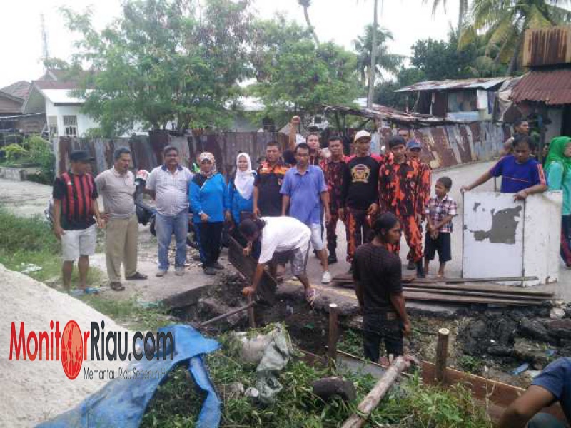 Kelurahan Duri Barat melaksanakan kegiatan Bulan Bakti Gotong Royong (BGRM)