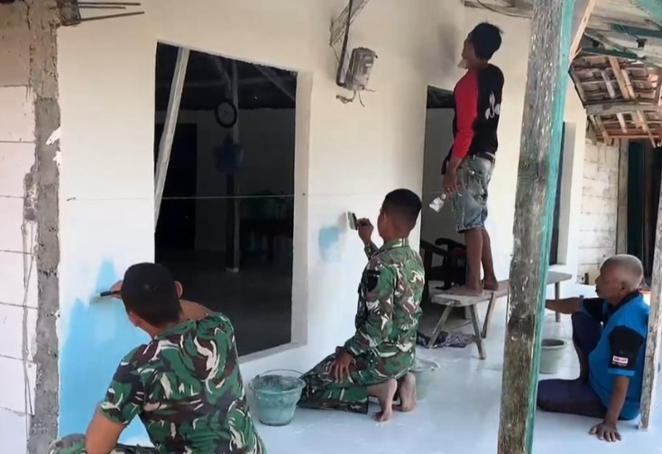 Goresan Kuas Pembawa Asa: TMMD 129 Bojonegoro Wujudkan Hunian Nyaman Mbah Samijan