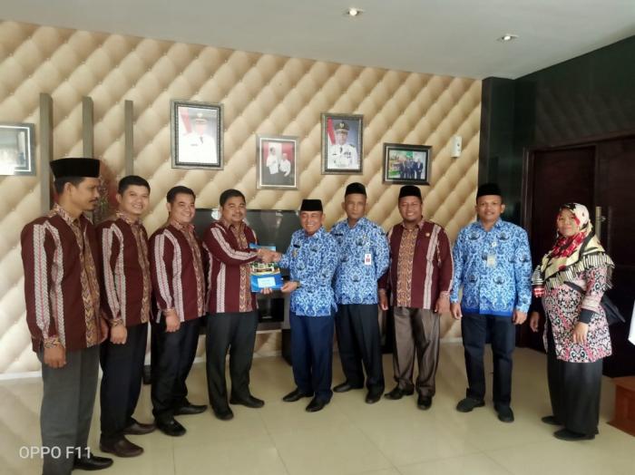 Untuk KPU 29, 9 M dan Bawaslu Rp 13,9 M, NPHD Kabupaten Pelalawan Ditandatangani