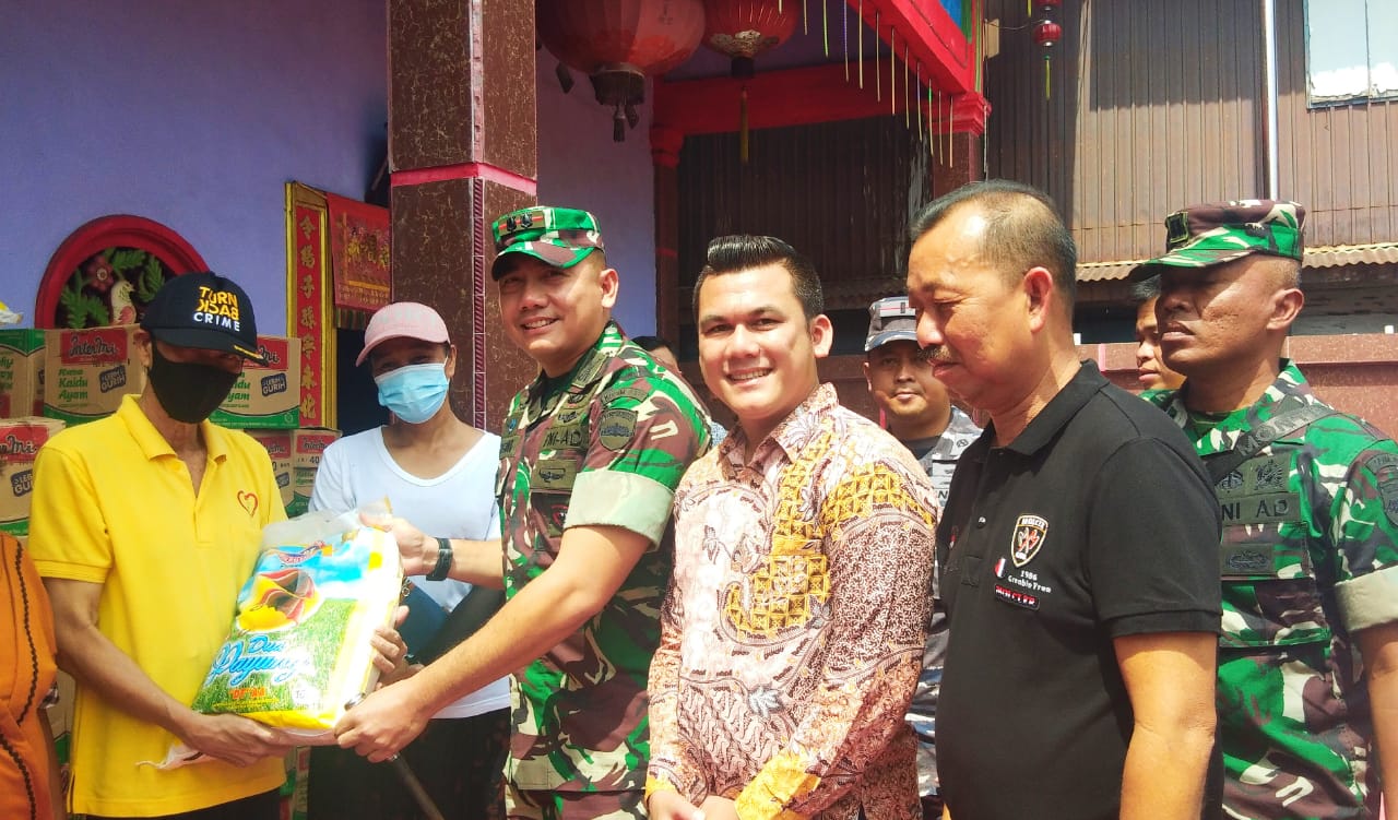 Ritual Bakar Tongkang di Palika, Kapolres Bersama Dandim 0321 Rokan Hilir Bagikan Sembako