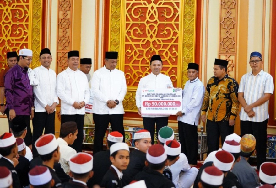 Gubri Abdul Wahid Safari Ramadan di Rohul: Santunan Hingga Bantuan Masjid Disalurkan