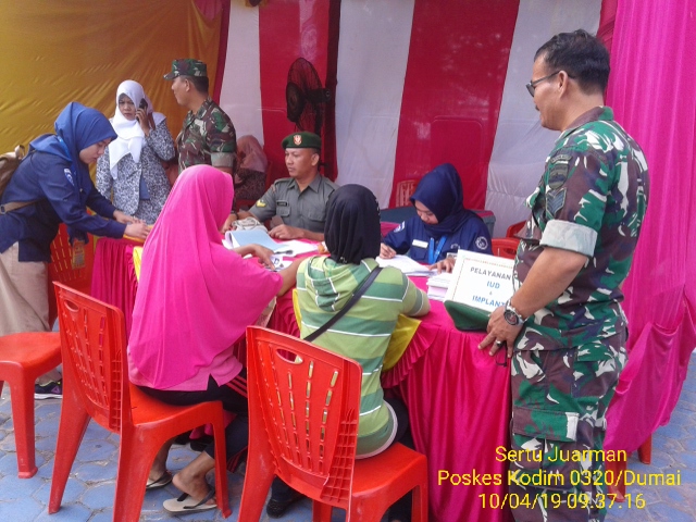 Anggota Kodim 0320/Dumai Berikan Pelayanan dan Revitalisasi Program KB