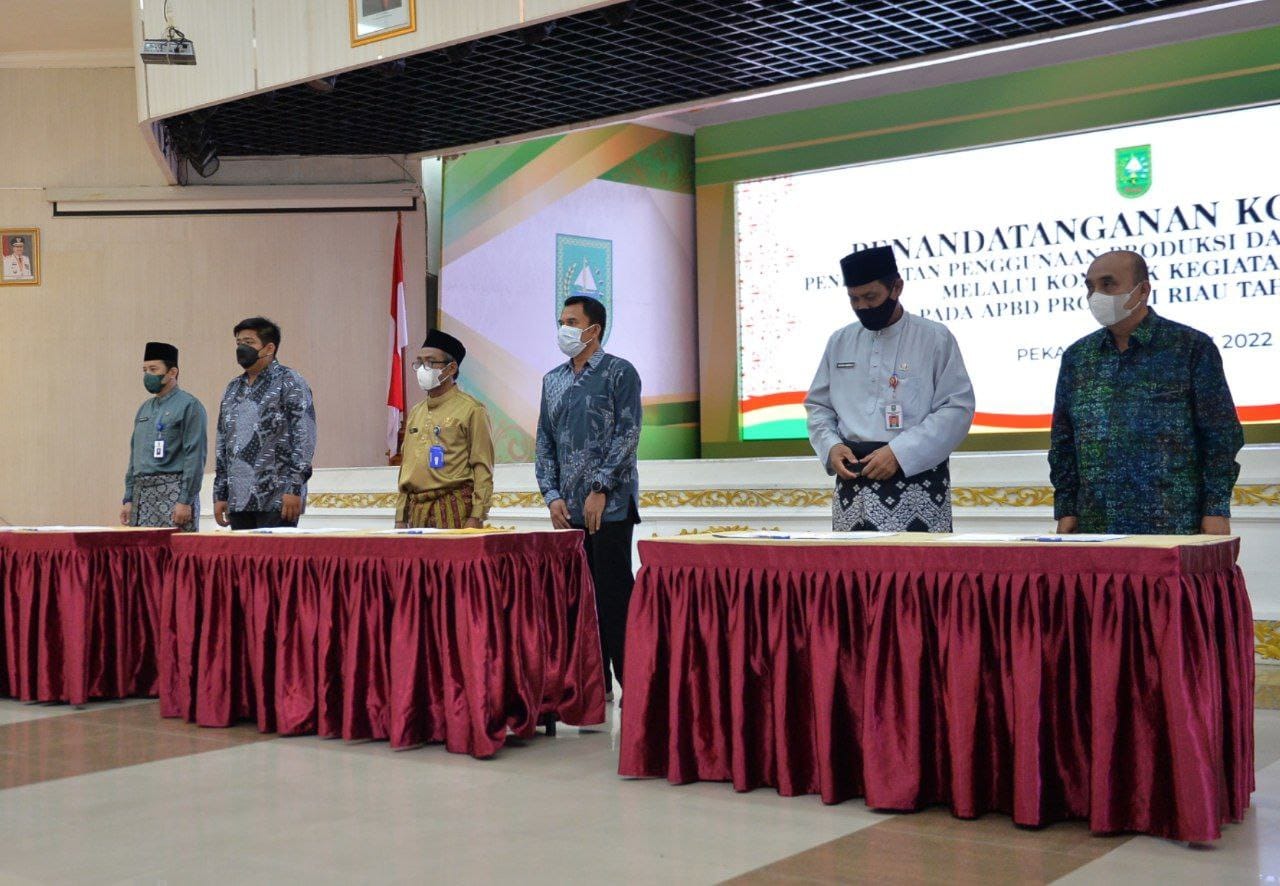 Disaksikan Gubri, Penandatanganan Komitmen Dukung Program P3DN Kegiatan OPD Resmi Dilakukan