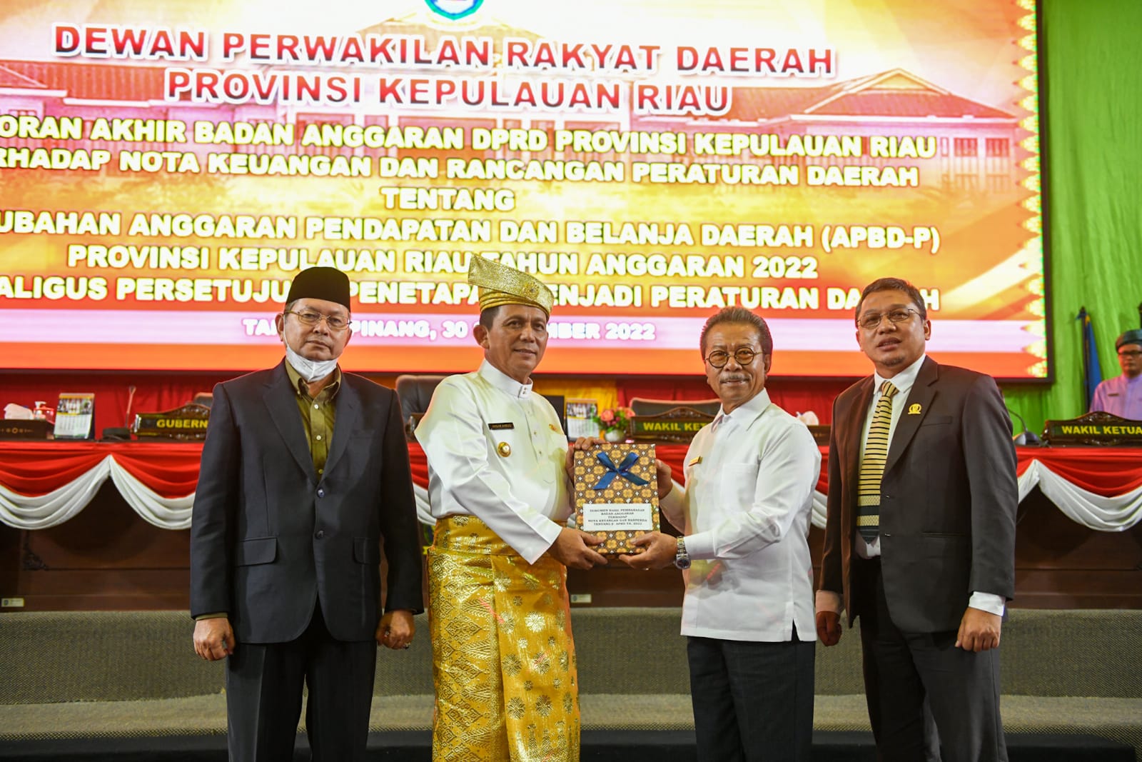Rapat Paripurna DPRD Kepri, Perubahan APBD Tahun 2022 Disahkan Sebesar Rp3,965 Triliun
