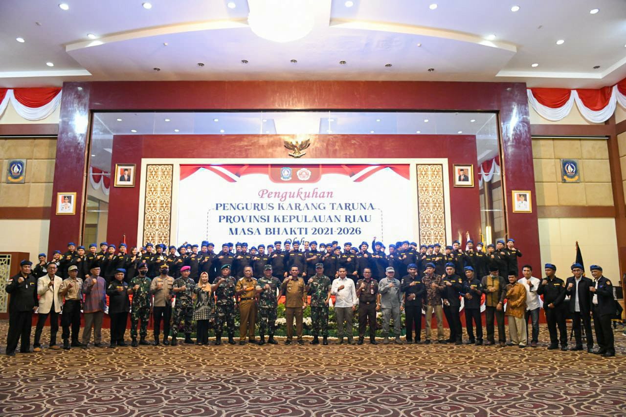Gubernur Ansar Kukuhkan Pengurus dan Majelis Pertimbangan Karang Taruna Kepri 2021-2026