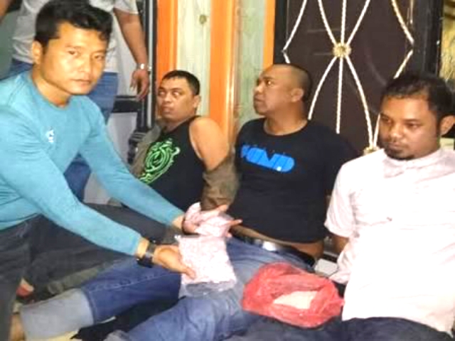 Ratusan Pil Ekstasi Gagal Beredar di Pekanbaru, Tiga Tersangka Diamankan