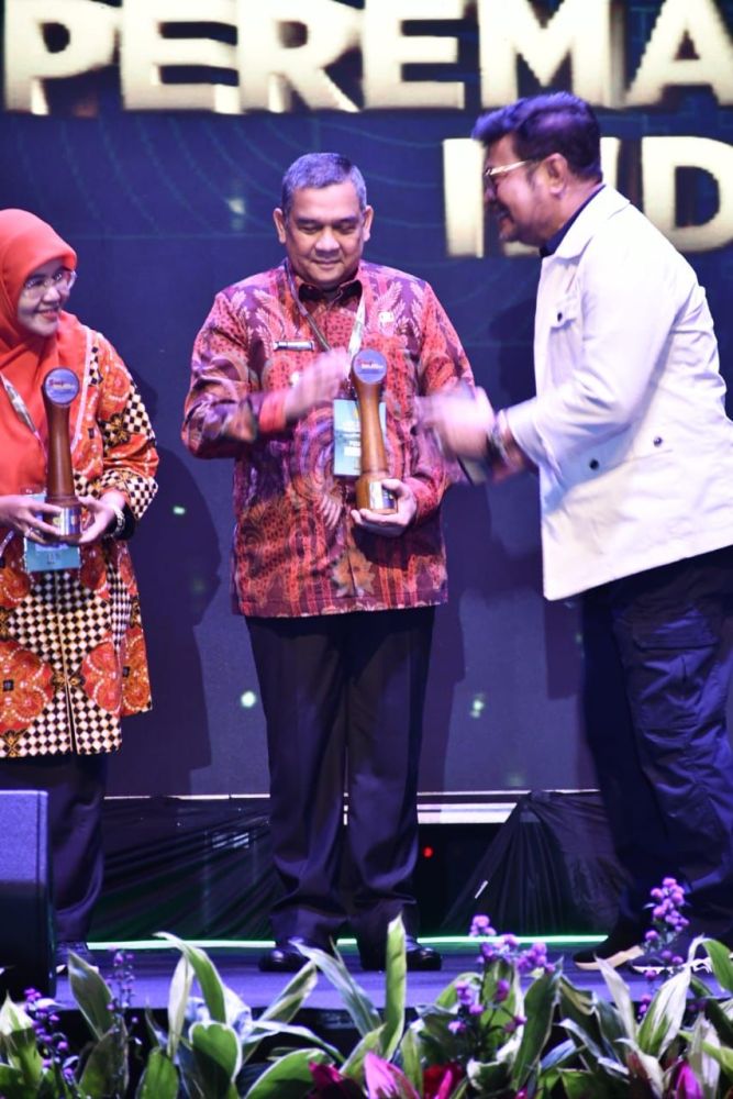 Gubernur Riau Dianugerahi Penghargaan Dari Kementan Atas Komitmen Jalankan PSR