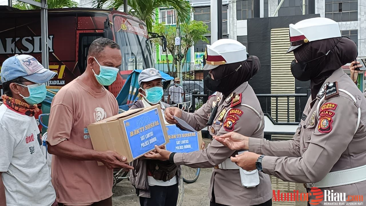Satlantas Polres Dumai Gelar Bakti Sosial