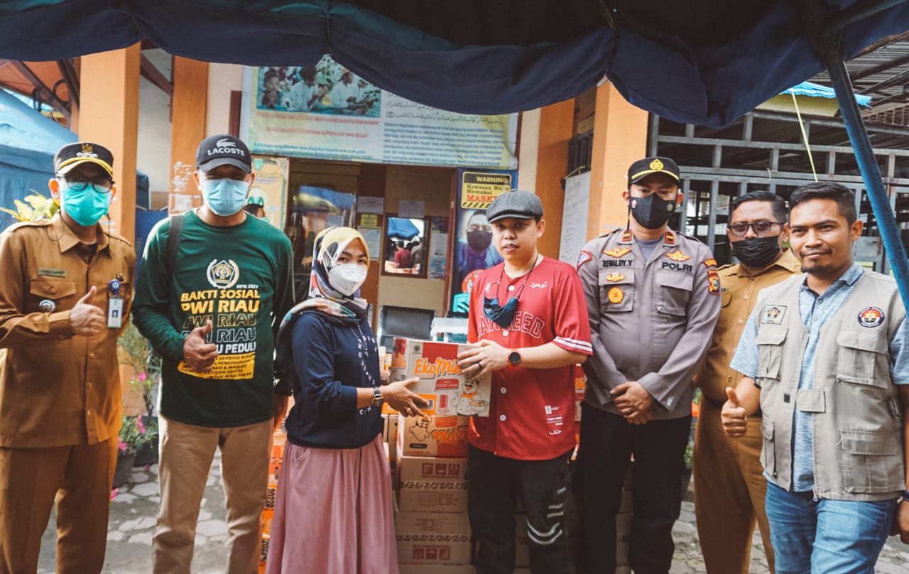 Polsek Dumai Kota, J-Mex Pub & KTV, PWI Dumai serta 234 SC Gelar Baksos Bantu Korban Banjir