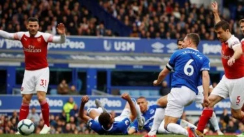 Babak I, Everton Buat Arsenal Sulit Berkembang