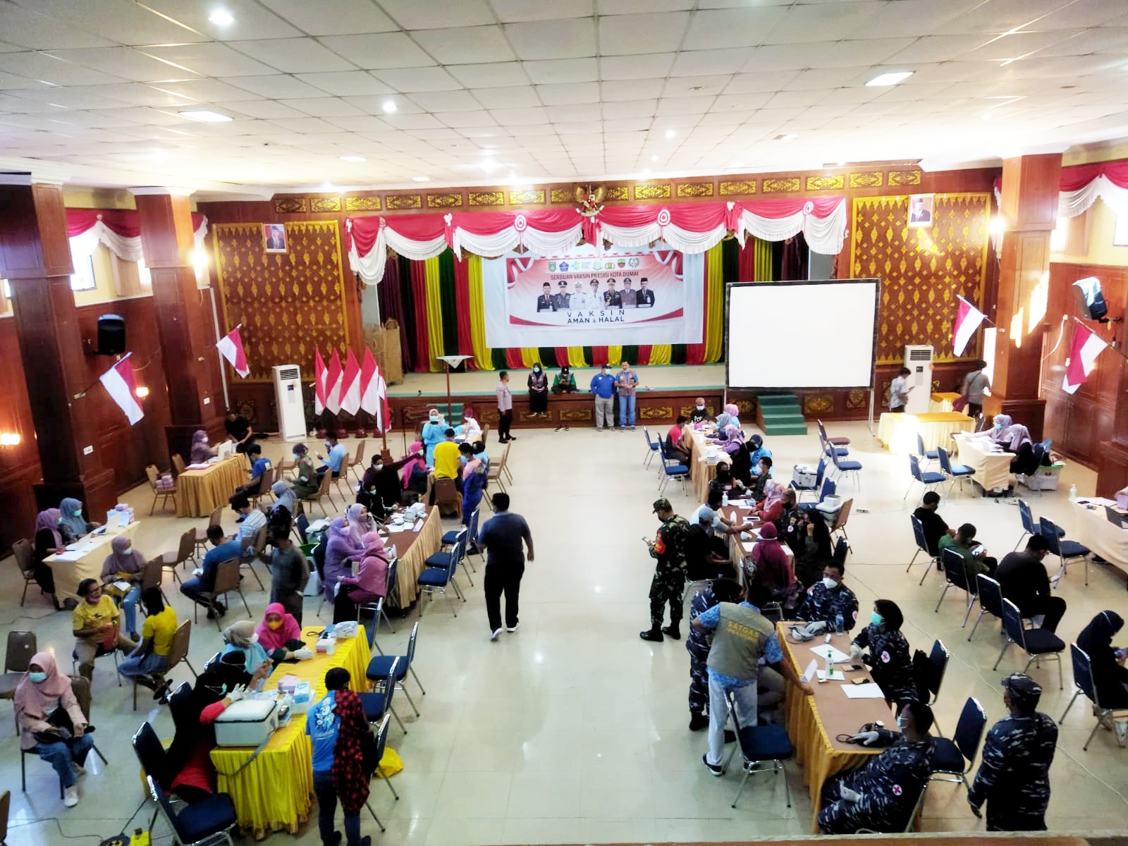 Serbuan Vaksin untuk Masyarakat di Gedung Sri Bunga Tanjung Kota Dumai