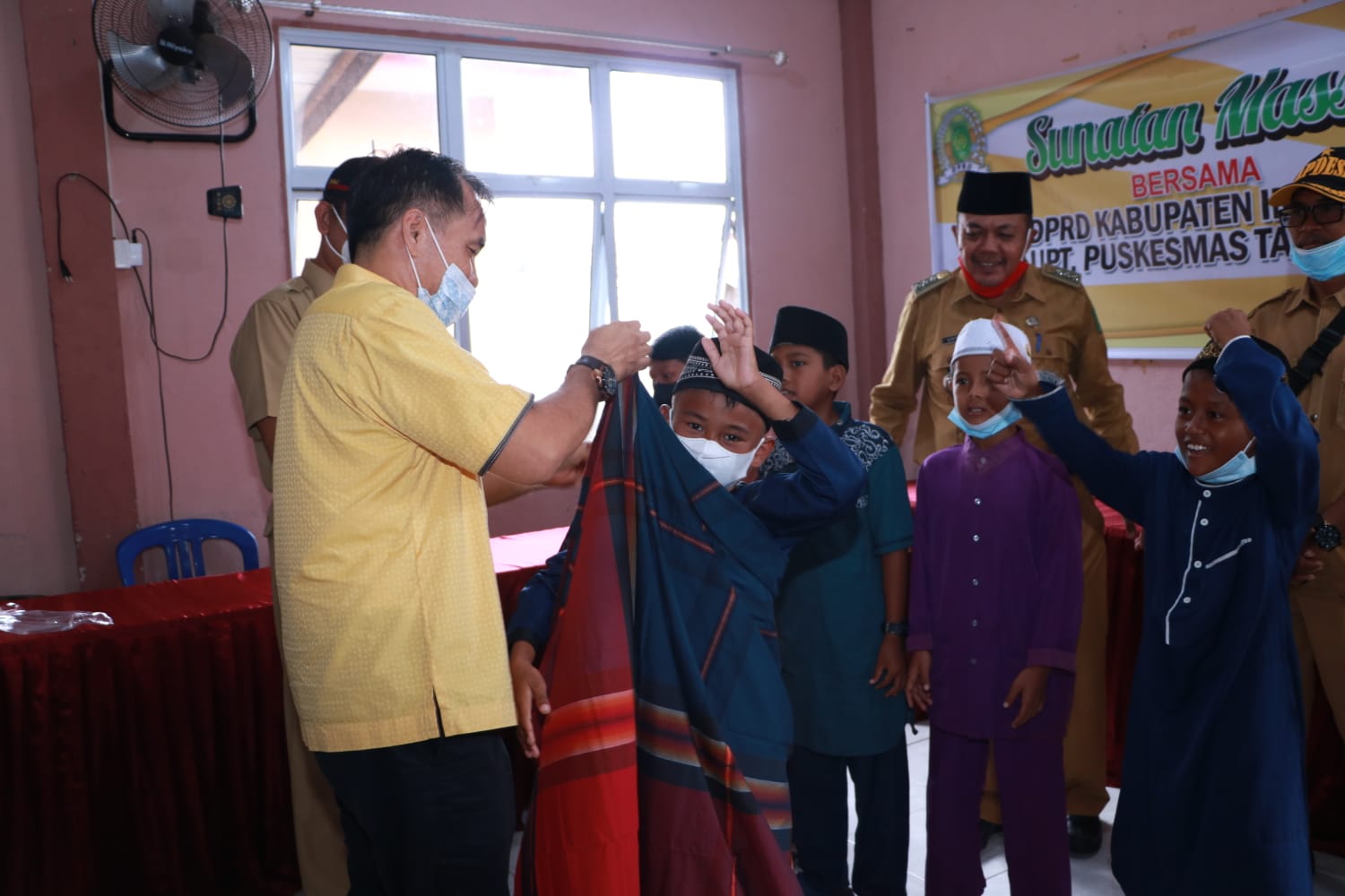 Ketua DPRD Inhil Buka Sunatan Massal di Kecamatan Tanah Merah