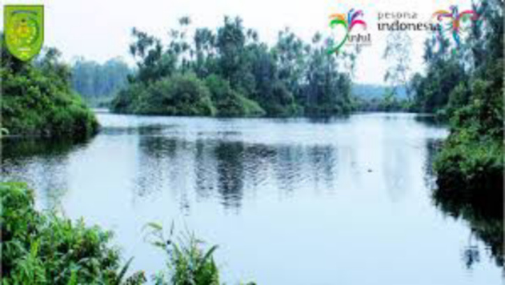 Pesona Danau Mablu yang Menenangkan