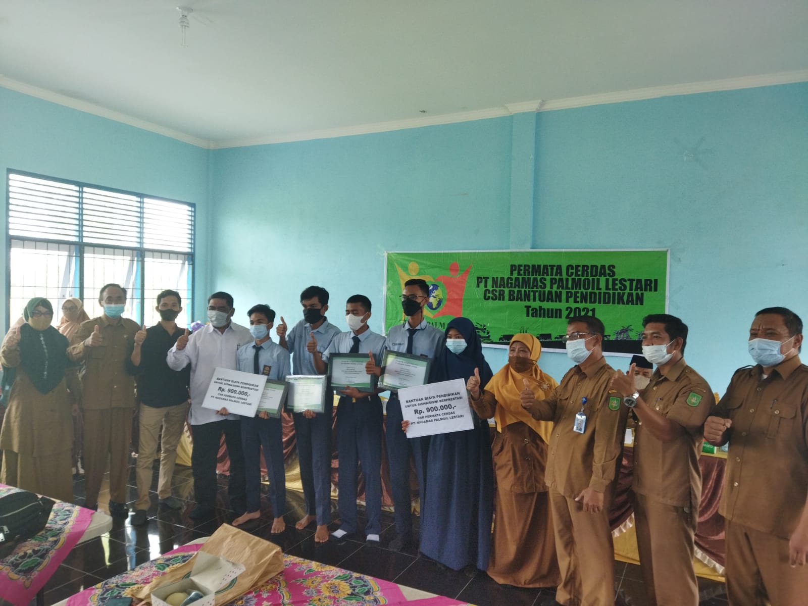 PT Naga Mas Palmoil Lestari Serahkan CSR Pendidikan untuk Siswa SMKN 5 dan SMKN 2 Dumai