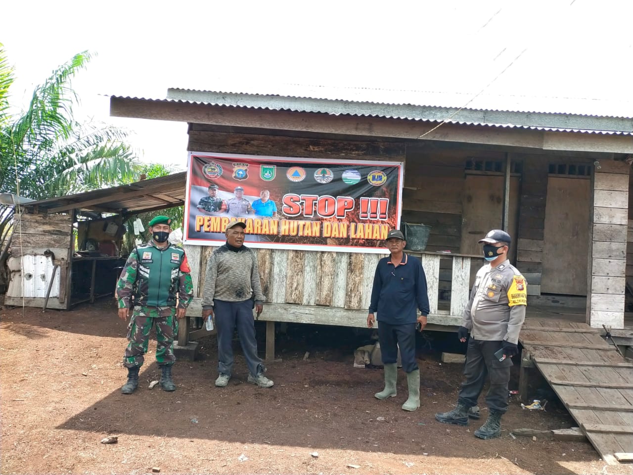 Serka Khorianto Pasang Himbauan Jangan Buka Lahan Dengan Cara Dibakar