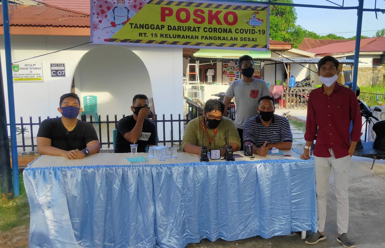 RT.015 Pangkalan Sesai bersama HMI Cabang Dumai Berlakukan Sistem Lockdown