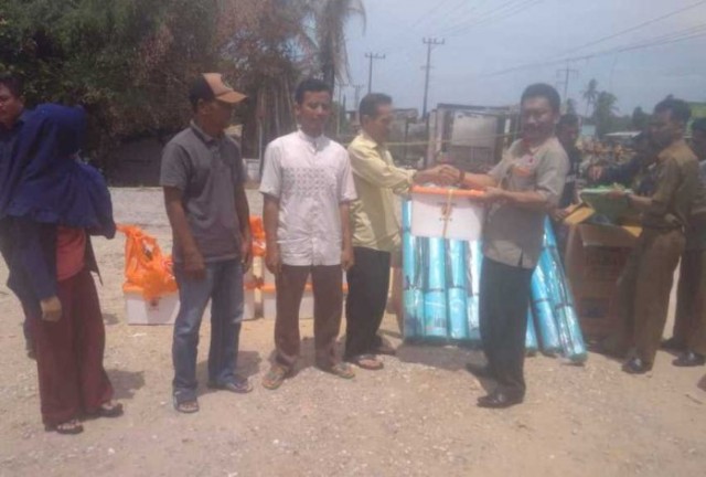Pemko Dumai Serahkan Bantuan Untuk Korban Kebakaran