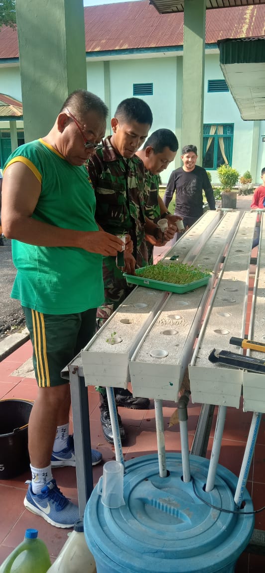 Kodim 0320/Dumai Tanam Sayur Hidroponik