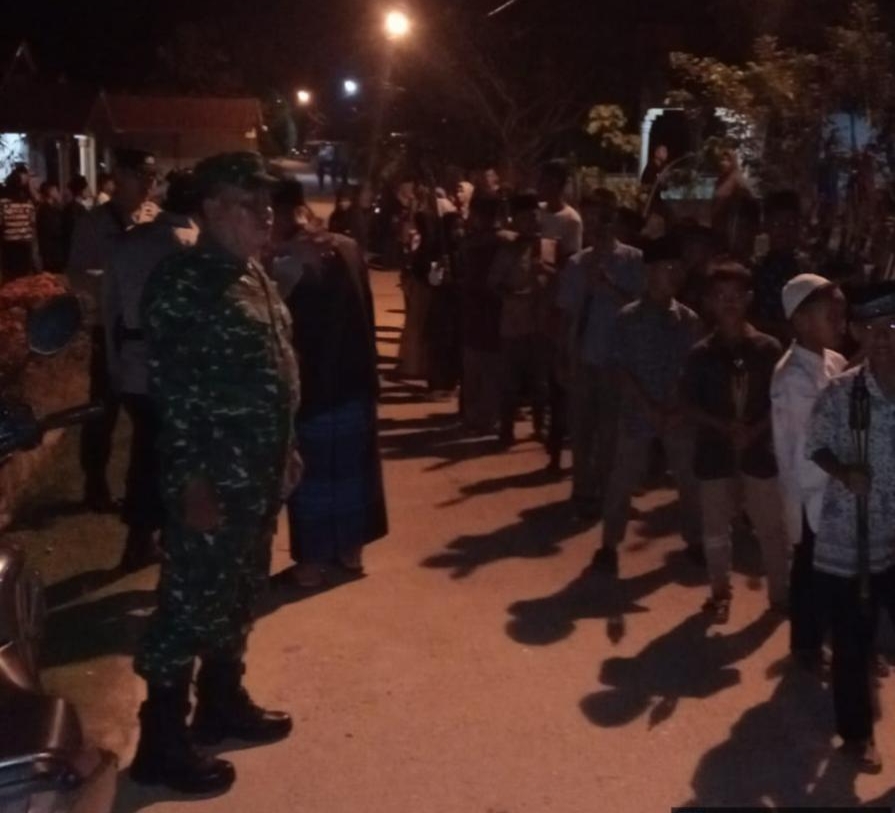 Sertu Sareh Laksanakan Pengamanan Kegiatan Pawai Takbir Keliling