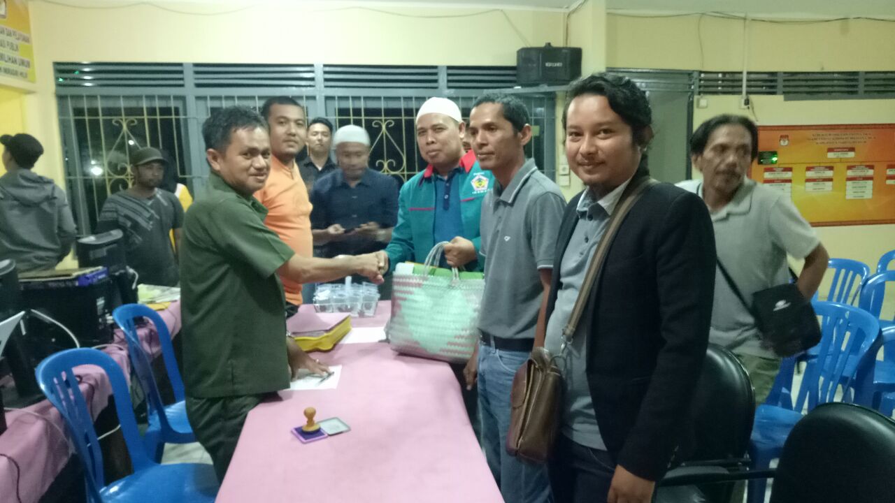 Mendaftar Ke KPU, Ketua DPC Partai Idaman Inhil Bawa Berkas Se-Bakul