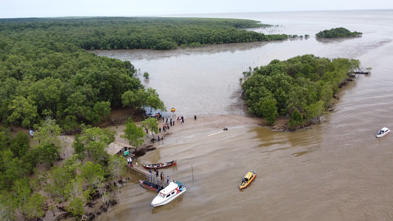Pesona Pantai Terumbu Mabloe Rekomendasi Baru Objek Wisata Inhil