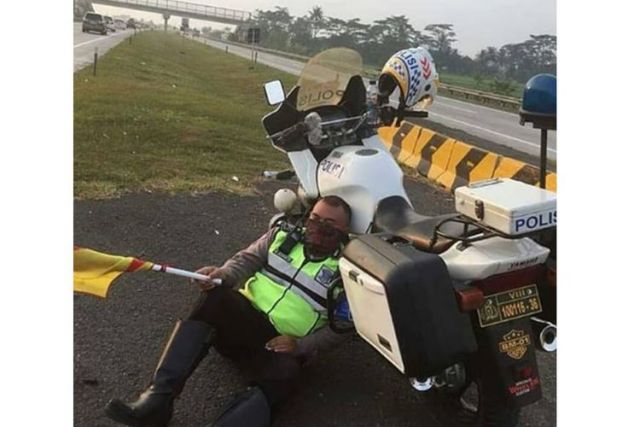 Bripka Wawan, Fotonya Viral Saat Tertidur Setelah Bertugas di Tol Cipali
