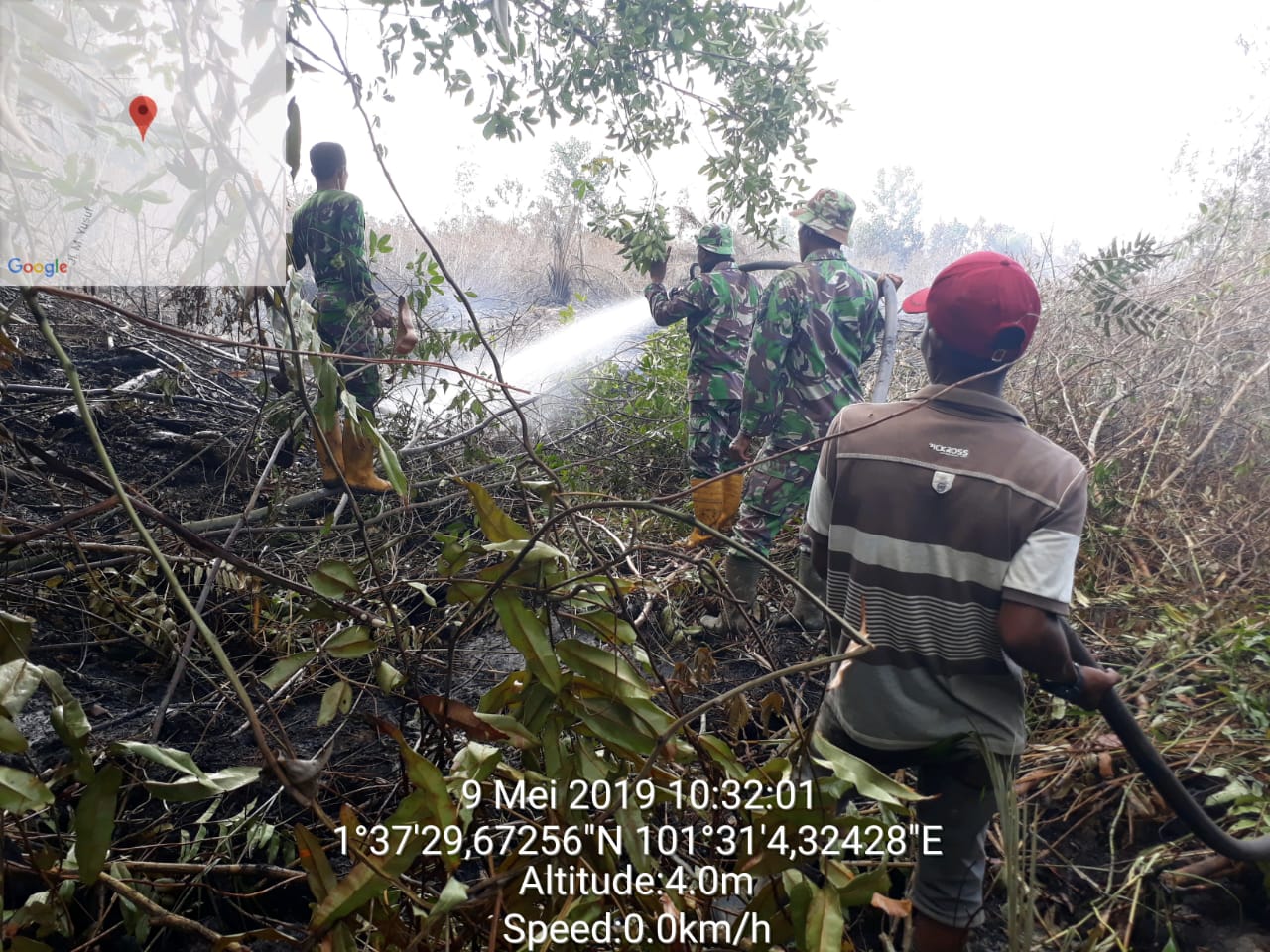Meski Puasa, Anggota Kodim 0320/Dumai Tetap Melaksanakan Pemadaman dan Pendinginan