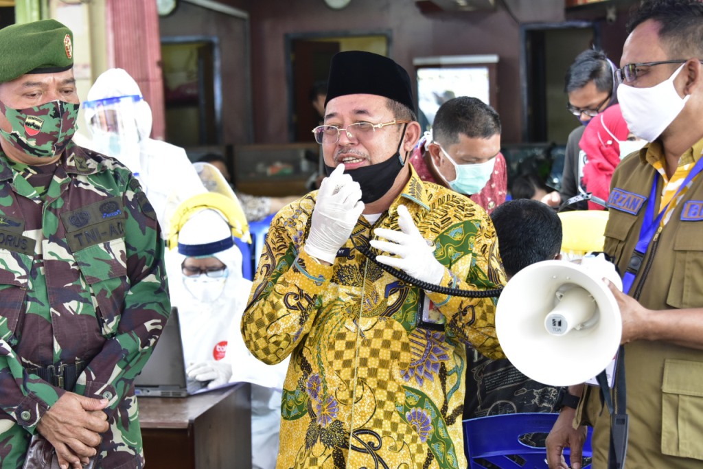 PLH H.Bustami Tinjau Komp. Pasar Mandau, Protokol Kesehatan Peran Utama Di Era New Normal