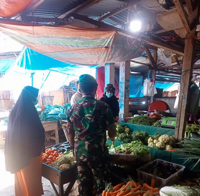 Sertu Heriyanto Datangi Pasar Tradisional