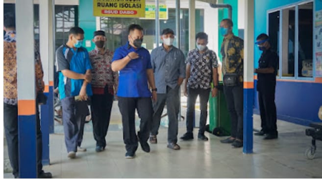 Bupati Lingga Tinjau Ruang Isolasi Untuk Pasien Covid19