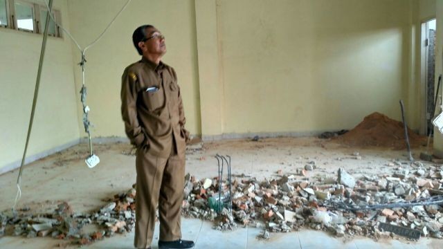 Kadis PUPR Sidak Proyek Rehab Kantor DPRD Pelalawan