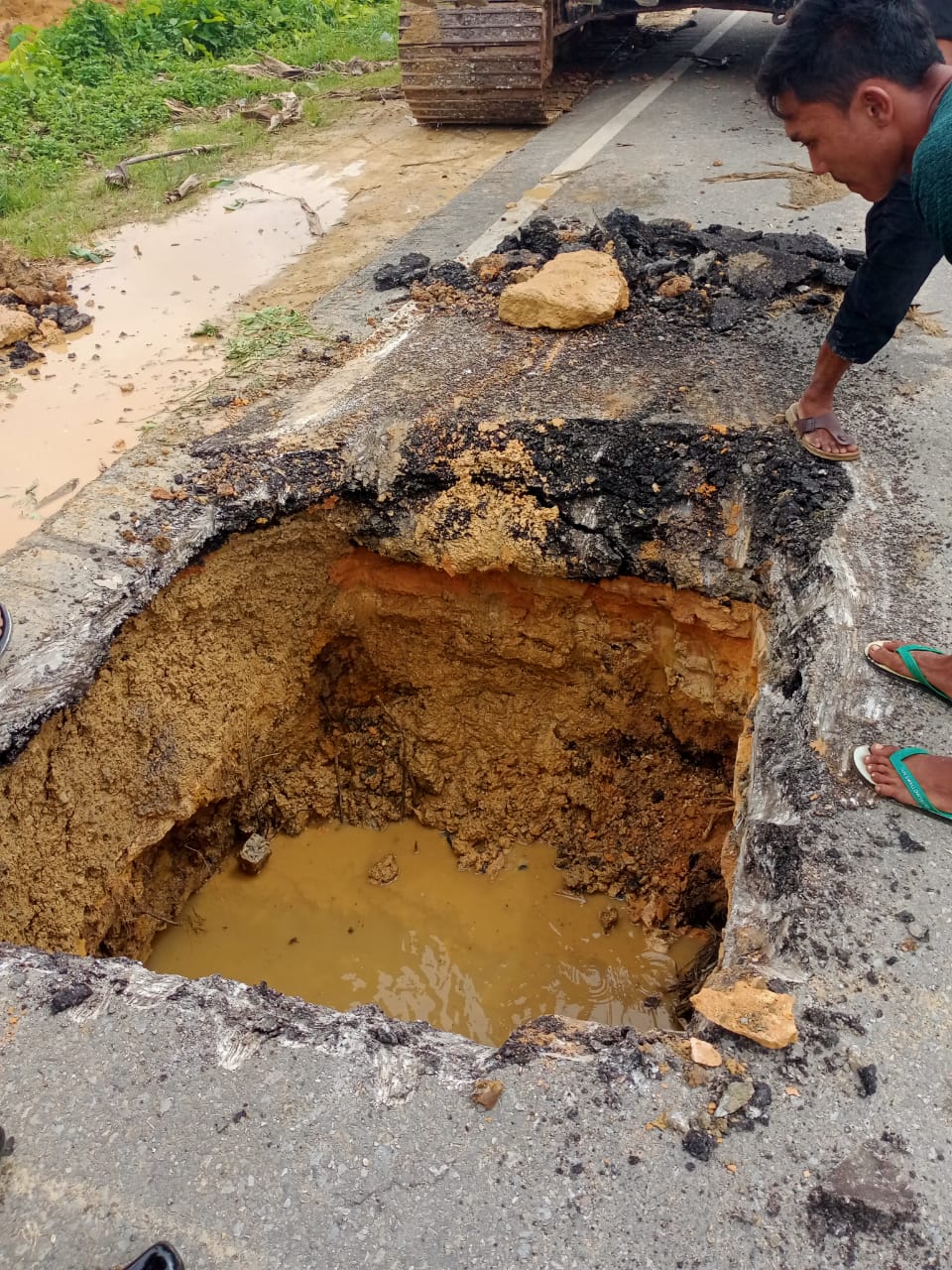 Akibat Musim Hujan, Beberapa Ruas Jalan Alami Kerusakan
