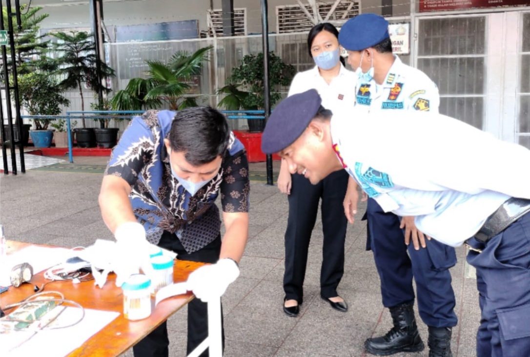 Razia Cipta Kondisi, Lapas Bagansiapiapi Lakukan Tes Urine Terhadap Warga Binaan