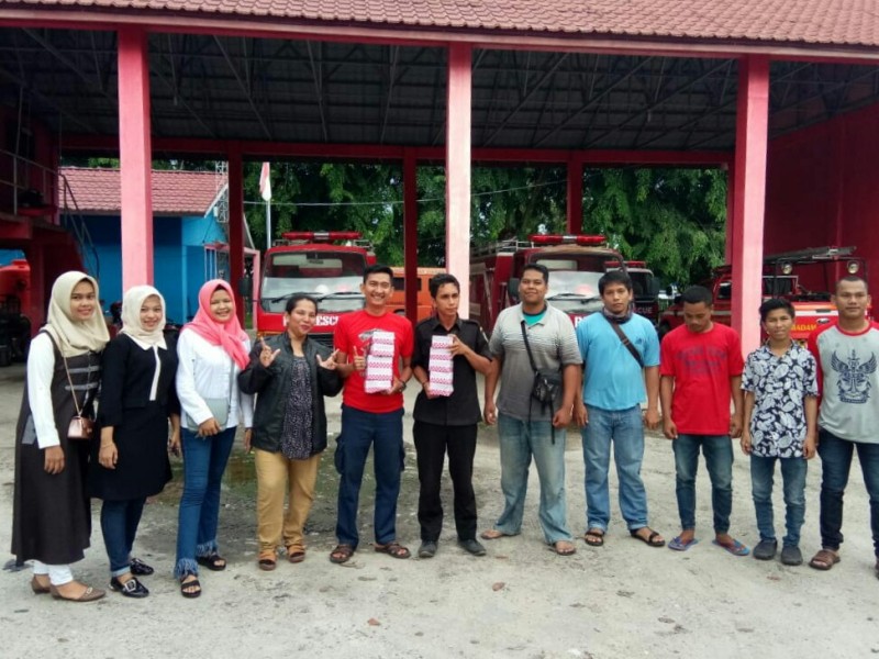 Komunitas Pemuda Peduli Dumai Bagi-bagi Takjil